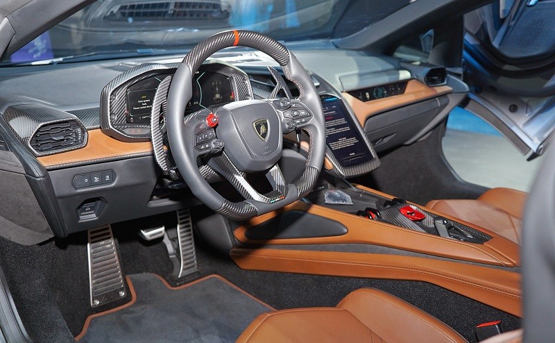 Cận cảnh siêu xe hybrid Lamborghini Revuelto vừa ra mắt tại Việt Nam, giá 44 tỷ đồng Cận cảnh siêu xe hybrid Lamborghini Revuelto vừa ra mắt tại Việt Nam, giá 44 tỷ đồng