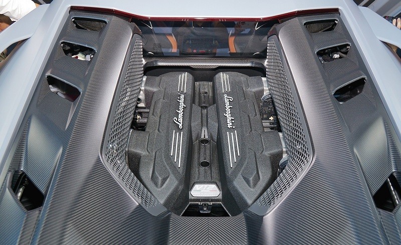 Cận cảnh siêu xe hybrid Lamborghini Revuelto vừa ra mắt tại Việt Nam, giá 44 tỷ đồng Cận cảnh siêu xe hybrid Lamborghini Revuelto vừa ra mắt tại Việt Nam, giá 44 tỷ đồng