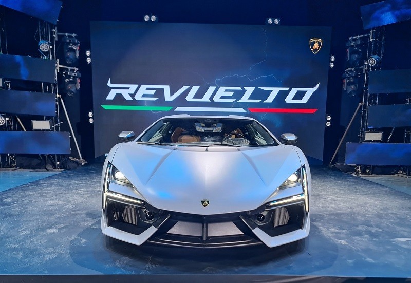 Cận cảnh siêu xe hybrid Lamborghini Revuelto vừa ra mắt tại Việt Nam, giá 44 tỷ đồng Cận cảnh siêu xe hybrid Lamborghini Revuelto vừa ra mắt tại Việt Nam, giá 44 tỷ đồng