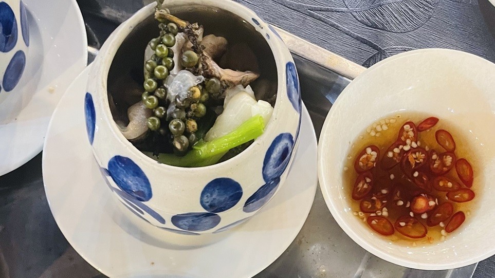 Thưởng thức mắt cá ngừ đại dương - món ngon khó cưỡng khi đến Quy Nhơn, Bình Định