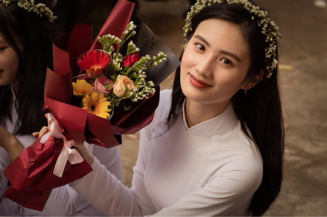Hoa hậu Huỳnh Trần Ý Nhi đại diện nhan sắc Việt dự thi Miss World 72