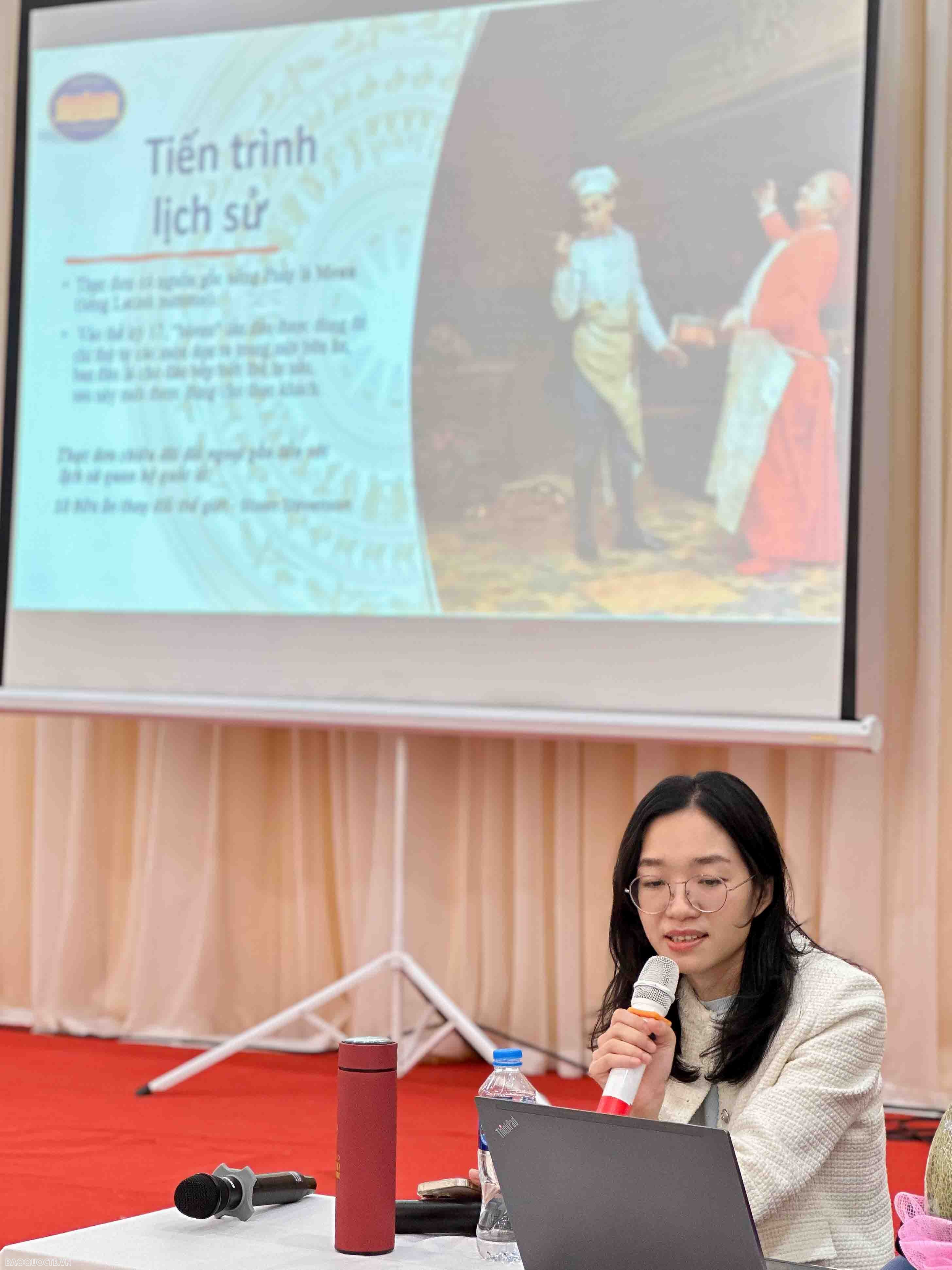 Đảng viên tìm hiểu các nguyên tắc trong việc lựa chọn thực đơn chiêu đã đối ngoại