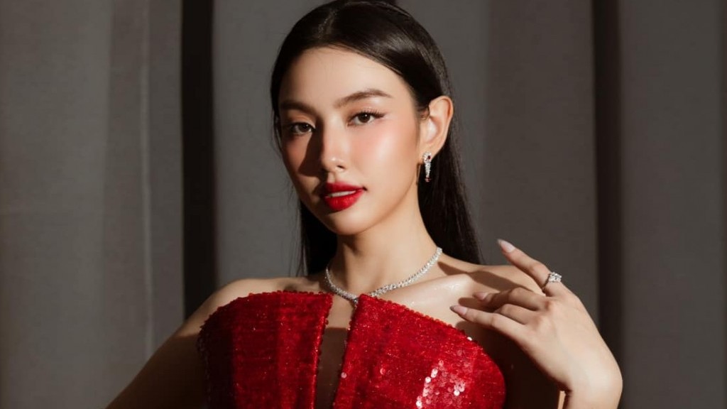 Hoa hậu Nguyễn Thúc Thùy Tiên 'nổi rần rần' mỗi khi xuất hiện