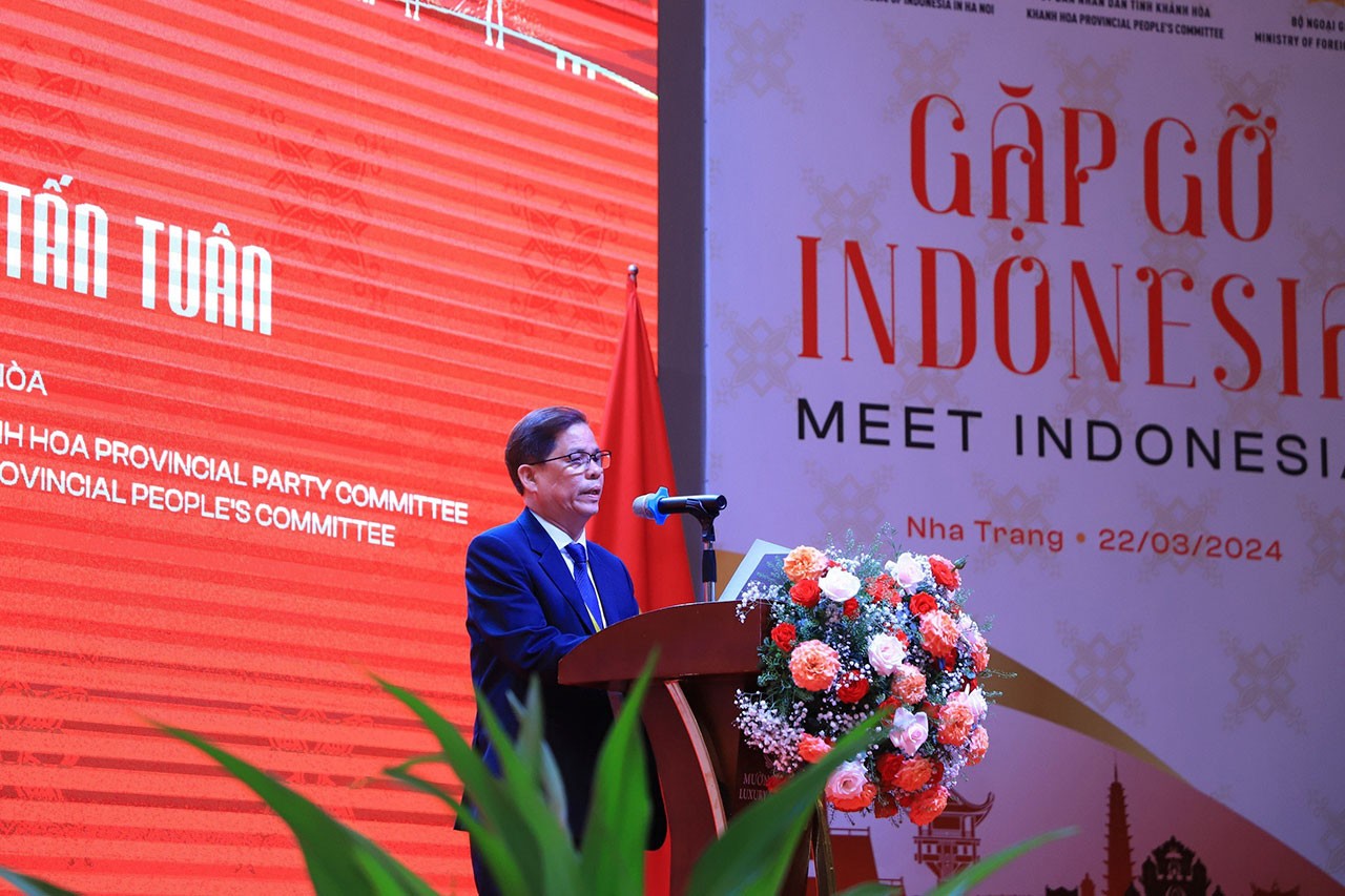 Chủ tịch UBND tỉnh Nguyễn Tấn Tuân