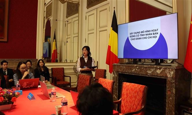 Đại biểu trình bày tham luận tại Đại hội. Ảnh: Hương Giang - PV TTXVN tại Bỉ