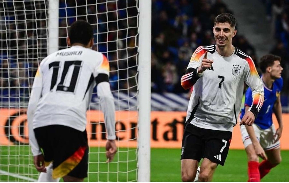 Sự chấn động của fan khi ban nhạc Ngọt ngừng hoạt động Sự chấn động của fan khi ban nhạc Ngọt ngừng hoạt động