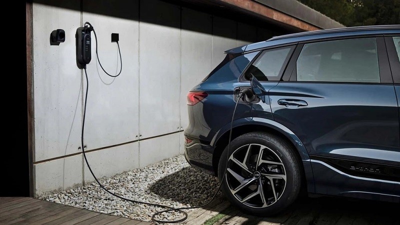 Cận cảnh bộ đôi SUV hạng sang Audi Q6 E-Tron và SQ6 E-Tron vừa ra mắt Cận cảnh bộ đôi SUV hạng sang Audi Q6 E-Tron và SQ6 E-Tron vừa ra mắt