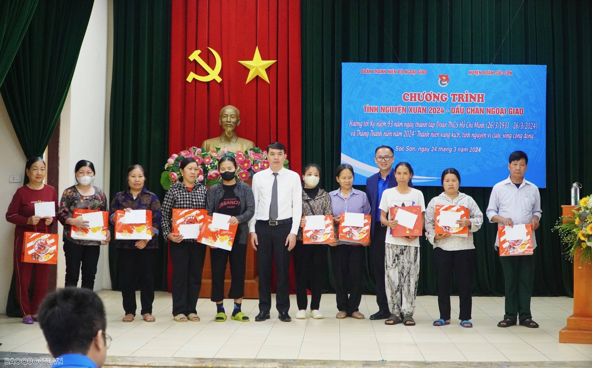 'Địa chỉ đỏ' cho thanh niên Bộ Ngoại giao tri ân thế hệ cha anh đi trước 'Địa chỉ đỏ' cho thanh niên Bộ Ngoại giao tri ân thế hệ cha anh đi trước