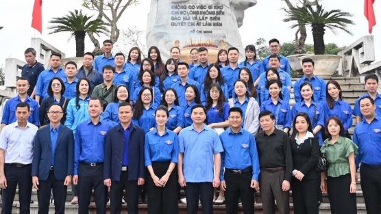 Thanh niên Bộ Ngoại giao tham gia chương trình tình nguyện tại Hoà Bình