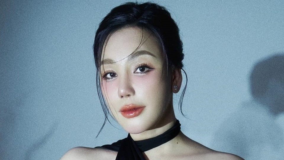 Ca sĩ Hồ Quỳnh Hương tâm sự chuyện làm đẹp và phong cách thời trang