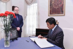 Lãnh đạo Bộ Ngoại giao ghi sổ tang tưởng niệm các nạn nhân trong vụ khủng bố tại Nga