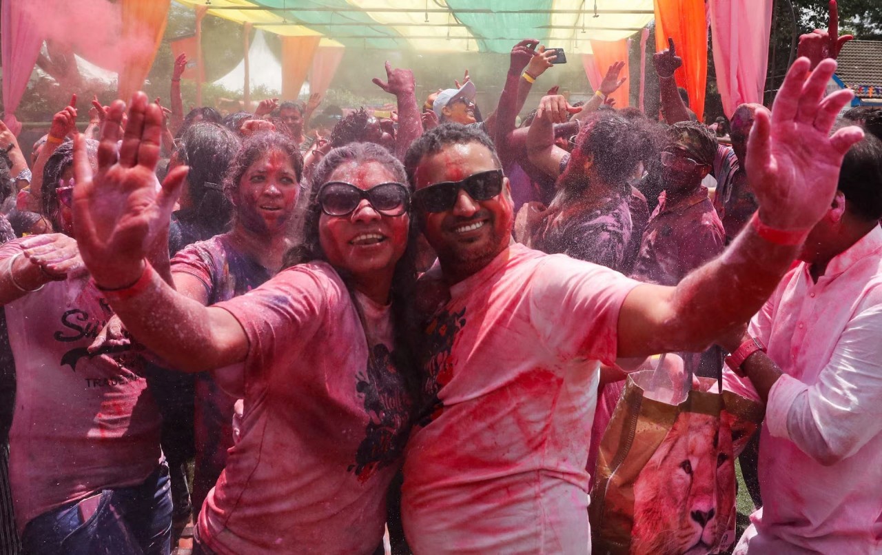 Không khí rực rỡ và sôi động tại lễ hội Holi Không khí rực rỡ và sôi động tại lễ hội Holi