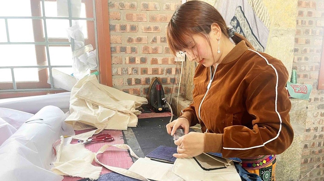 Phụ nữ vùng cao Hà Giang cùng 'dệt ước mơ' xóa đói giảm nghèo