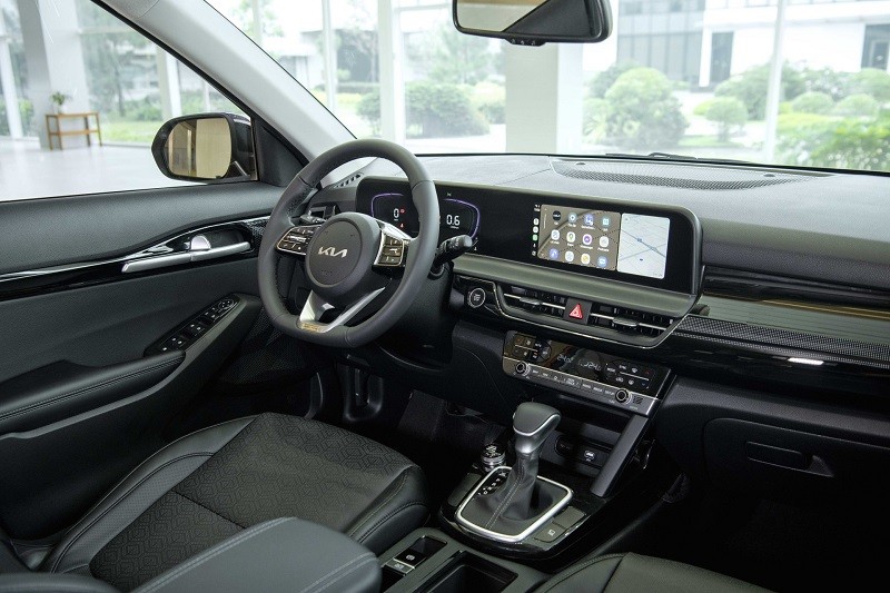 Màn hình giải trí trung tâm kích thước 10,25 inch giống đời cũ.