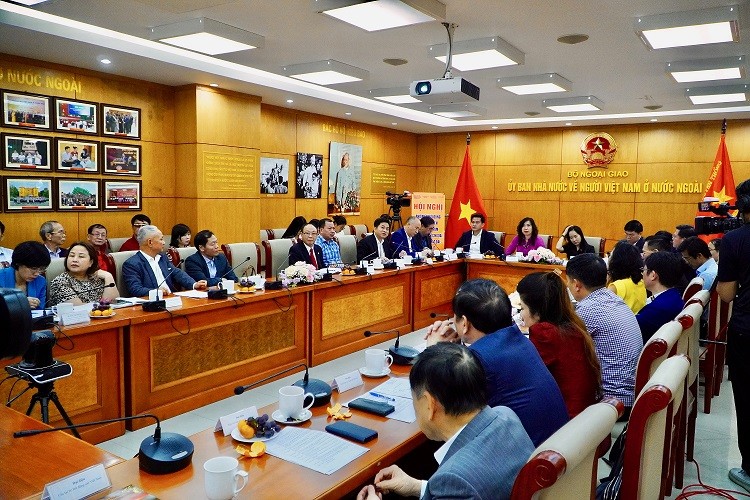 Phổ biến nội dung các luật mới liên quan đến người Việt Nam ở nước ngoài Phổ biến nội dung các luật mới liên quan đến người Việt Nam ở nước ngoài