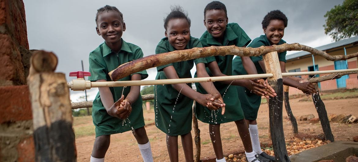 Điểm tin thế giới sáng 27/3: Trung Quốc phản bác Mỹ và Anh; Nga thẩm vấn gia đình 4 kẻ khủng bố; Thư ký Hội đồng An ninh Ukraine bị cách chức Điểm tin thế giới sáng 27/3: Trung Quốc phản bác Mỹ và Anh; Nga thẩm vấn gia đình 4 kẻ khủng bố; Thư ký Hội đồng An ninh Ukraine bị cách chức