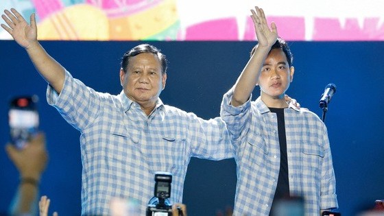 Điểm tin thế giới sáng 27/3: Trung Quốc phản bác Mỹ và Anh; Nga thẩm vấn gia đình 4 kẻ khủng bố; Thư ký Hội đồng An ninh Ukraine bị cách chức