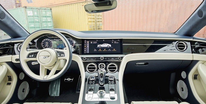 Cận cảnh Bentley Continental GT Azure V8 vừa về Việt Nam, giá 22 tỷ đồng