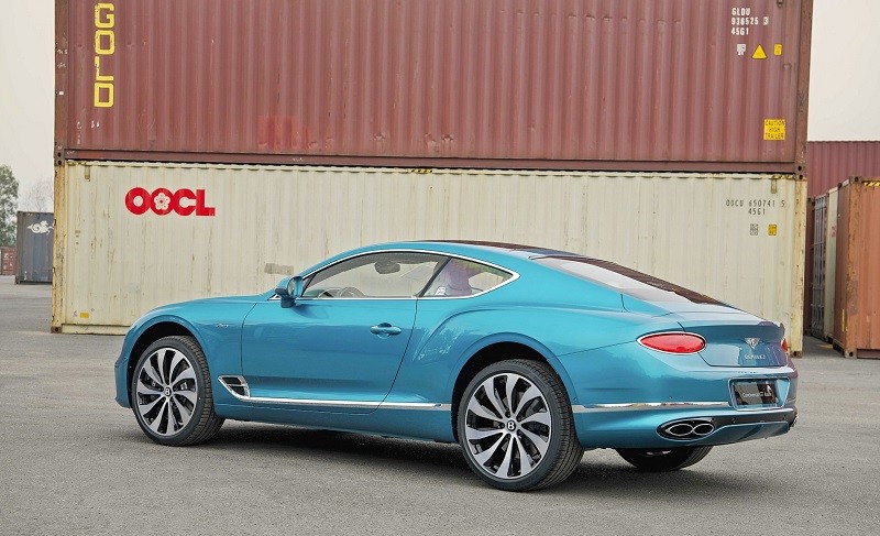 Cận cảnh Bentley Continental GT Azure V8 vừa về Việt Nam, giá 22 tỷ đồng