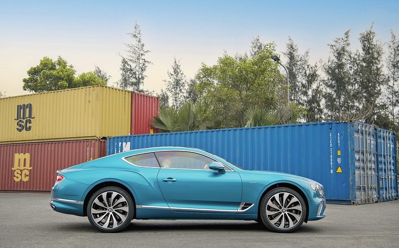 Cận cảnh Bentley Continental GT Azure V8 vừa về Việt Nam, giá 22 tỷ đồng