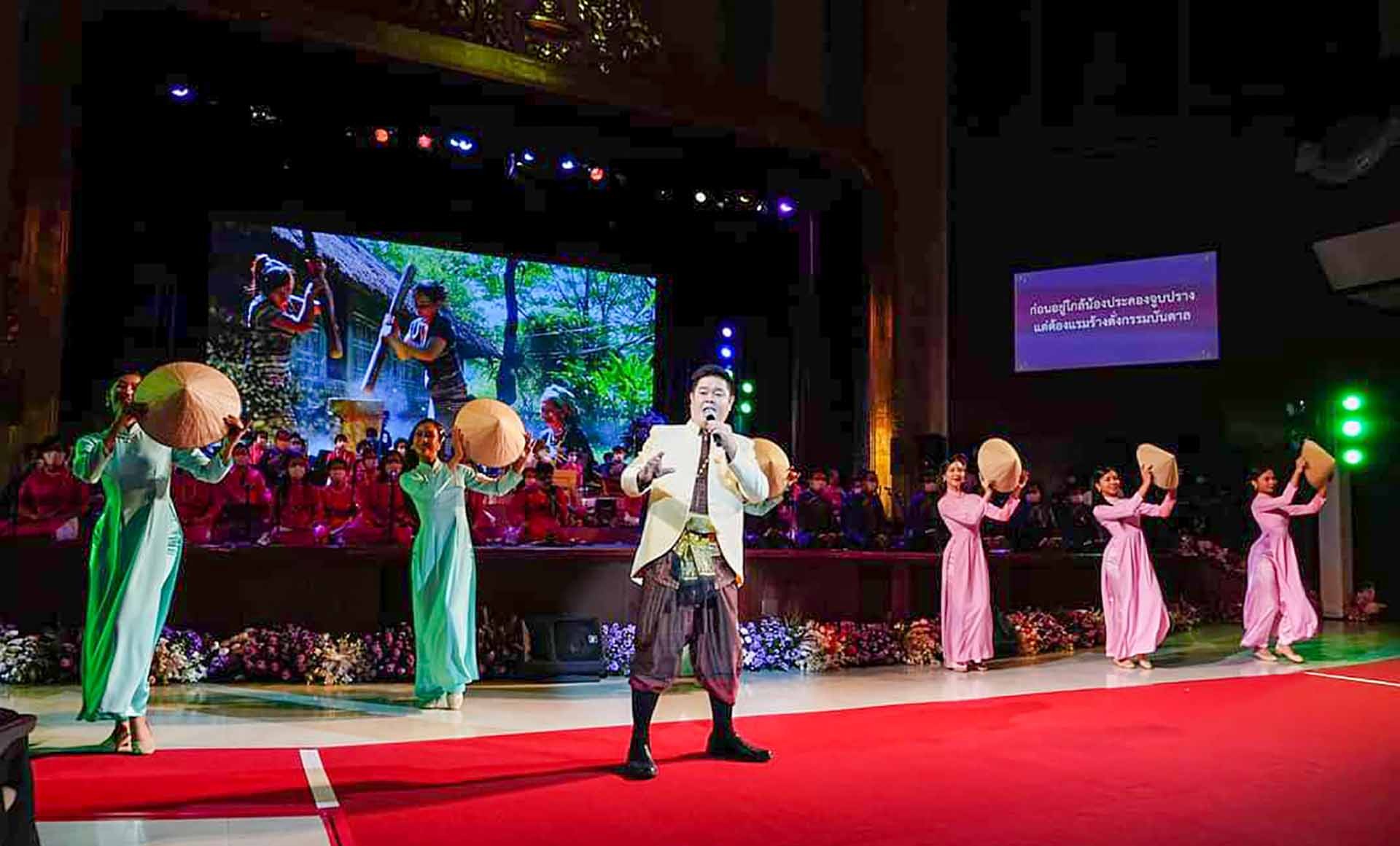 Công chúa Thái Lan sáng tác và trình diễn tác phẩm âm nhạc về Việt Nam Công chúa Thái Lan sáng tác và trình diễn tác phẩm âm nhạc về Việt Nam