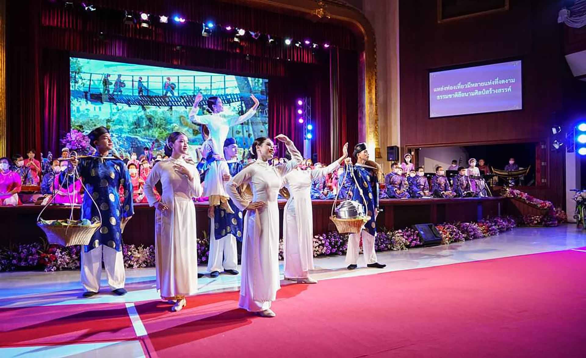 Công chúa Thái Lan sáng tác và trình diễn tác phẩm âm nhạc về Việt Nam Công chúa Thái Lan sáng tác và trình diễn tác phẩm âm nhạc về Việt Nam