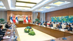 Những nhịp cầu đến ‘xứ sở nghìn hồ’