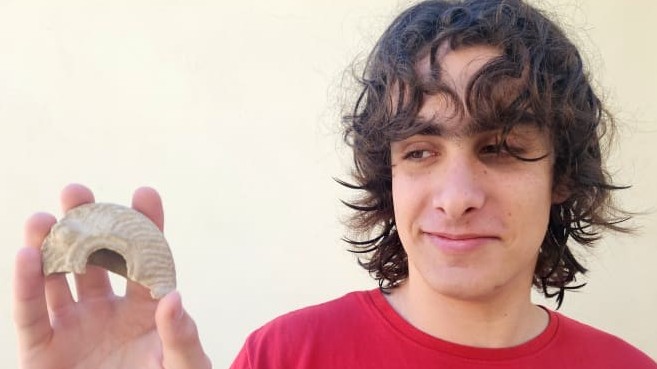 Israel phát hiện đèn dầu cổ quý hiếm 1.600 năm tuổi được các binh lính La Mã sử ​​dụng