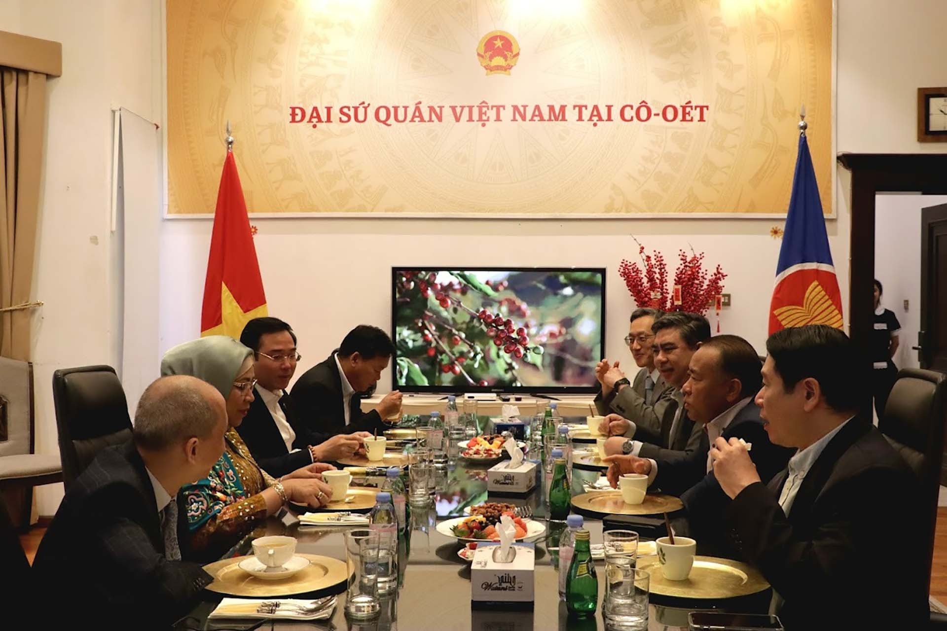 Ngoại giao cà phê - Câu chuyện từ Kuwait Ngoại giao cà phê - Câu chuyện từ Kuwait