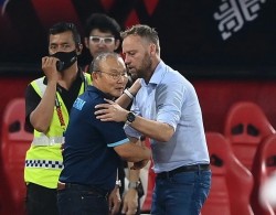 HLV Mano Polking khen đội tuyển Việt Nam nhiều cầu thủ giỏi và muốn dẫn dắt đội bóng