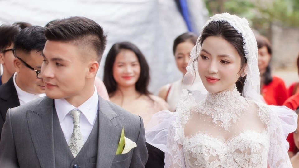 Bốn váy cưới giúp Chu Thanh Huyền đẹp trong veo trong ngày nên duyên cùng Quang Hải