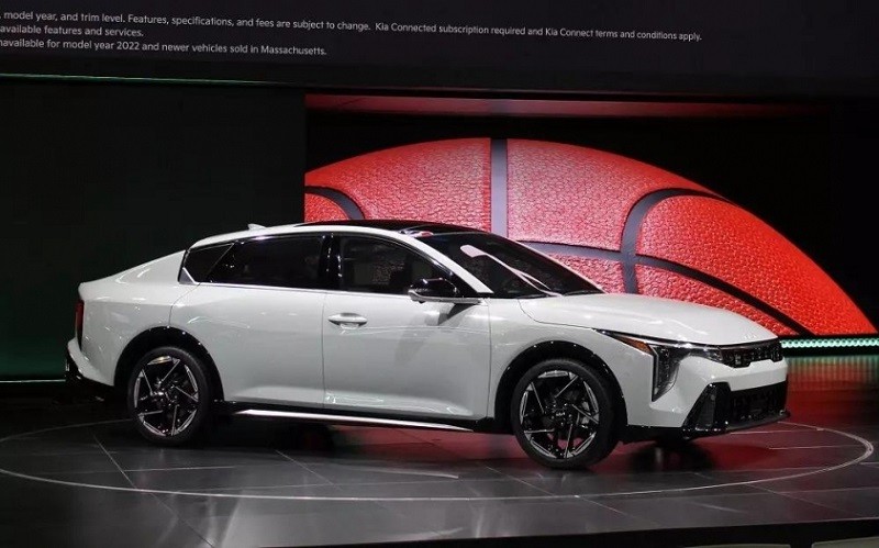 Kia K4 chính thức trình làng: Lột xác toàn diện, thay thế K3 Kia K4 chính thức trình làng: Lột xác toàn diện, thay thế K3