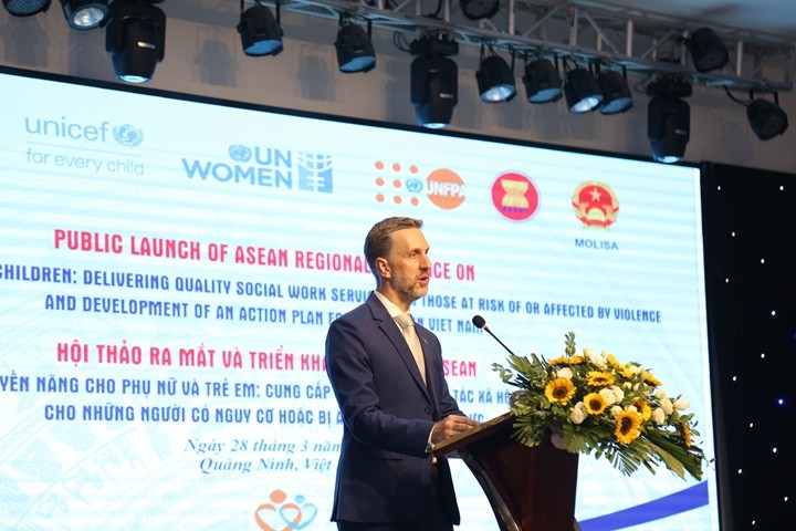 Ngăn chặn bạo lực đối với phụ nữ và trẻ em gái ASEAN: Làm sao để những trái tim tổn thương 'cất lời'? Ngăn chặn bạo lực đối với phụ nữ và trẻ em gái ASEAN: Làm sao để những trái tim tổn thương 'cất lời'?