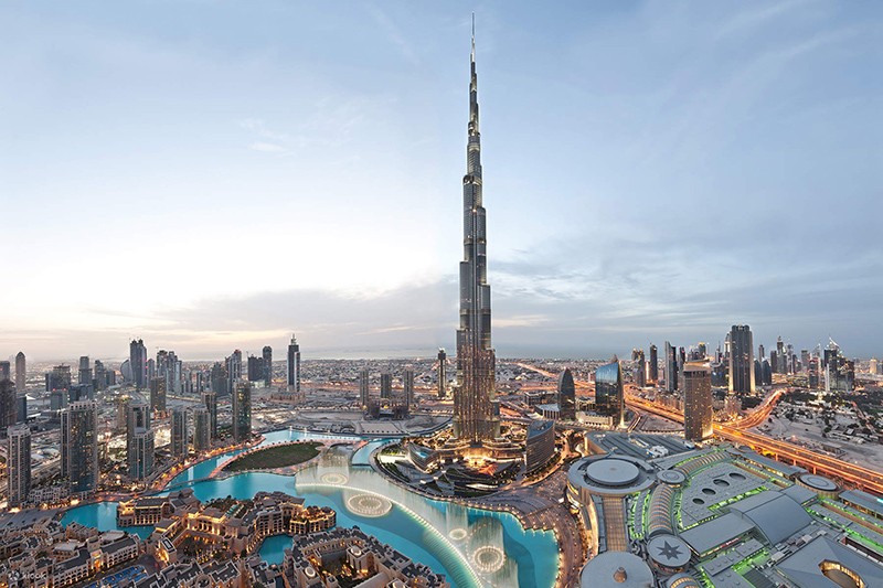 Burj Khalifa - Tòa nhà cao nhất thế giới tọa lạc tại trung tâm của thành phố Dubai, Các tiểu vương quốc Ả-rập Thống nhất (UAE). Burj Khalifa - Tòa nhà cao nhất thế giới tọa lạc tại trung tâm của thành phố Dubai, Các tiểu vương quốc Ả-rập Thống nhất (UAE).