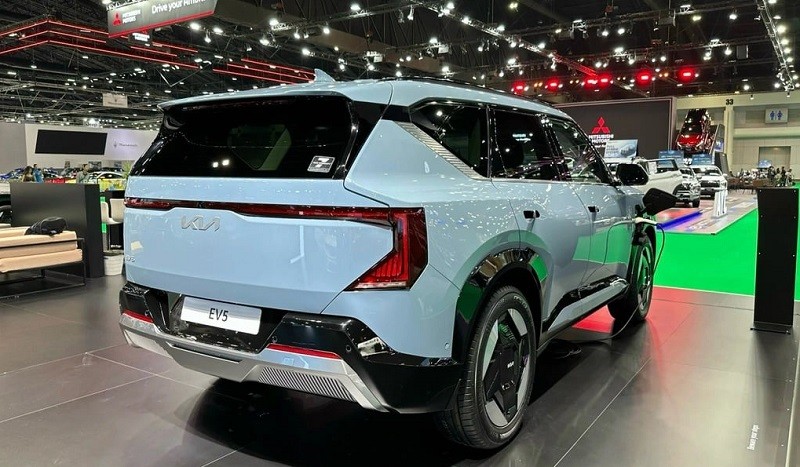 Cận cảnh xe điện Kia EV5 vừa ra mắt tại Thái Lan, giá từ 850 triệu đồng Cận cảnh xe điện Kia EV5 vừa ra mắt tại Thái Lan, giá từ 850 triệu đồng