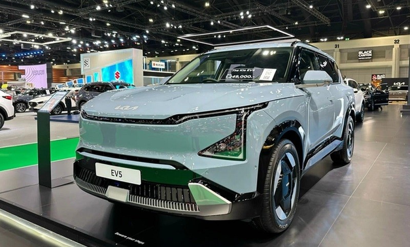 Cận cảnh xe điện Kia EV5 vừa ra mắt tại Thái Lan, giá từ 850 triệu đồng Cận cảnh xe điện Kia EV5 vừa ra mắt tại Thái Lan, giá từ 850 triệu đồng