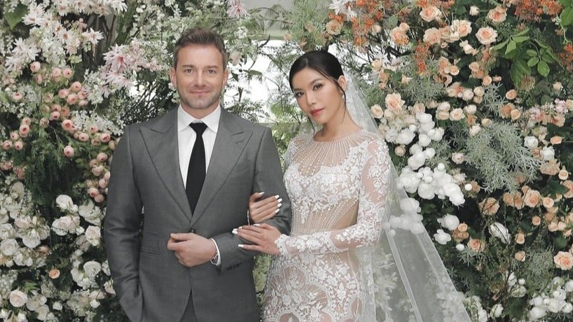 Bộ ảnh đẹp như cổ tích của siêu mẫu Minh Tú bên chồng sắp cưới Christopher