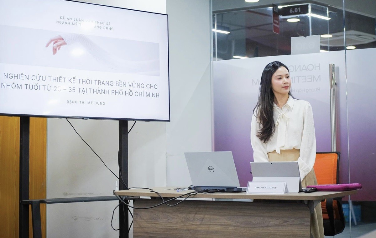 Midu cho biết, hai năm nay cô tập trung Bảo vệ đề án tốt nghiệp Thạc sĩ, Midu diện trang phục công sở thanh lịch