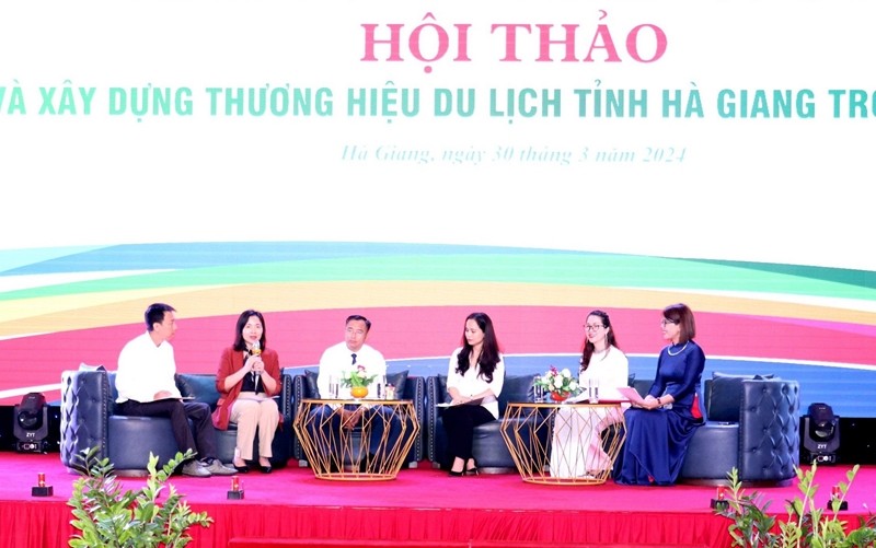 Hội thảo được chia làm 2 phiên thảo luận: Định vị và xây dựng thương hiệu du lịch Hà Giang; Quản lý và phát triển thương hiệu du lịch Hà Giang. Hội thảo được chia làm 2 phiên thảo luận: Định vị và xây dựng thương hiệu du lịch Hà Giang; Quản lý và phát triển thương hiệu du lịch Hà Giang.