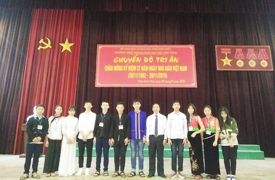 Người truyền cảm hứng cho học trò khám phá tri thức ở Điện Biên