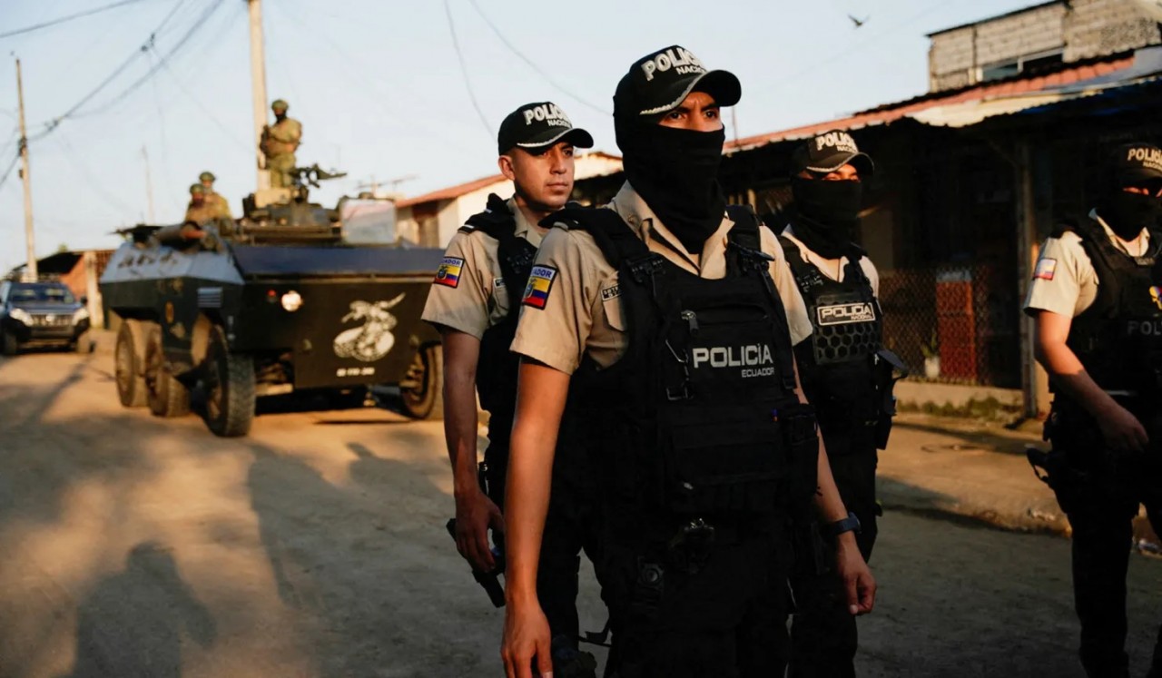 Ảnh ấn tượng (25 31/3): Nga đáp trả cáo buộc sẽ tấn công đồng minh Mỹ ở Đông Âu, Ukraine lắp ‘răng rồng’ chống tăng, ‘biển’ ô tô điện Trung Quốc