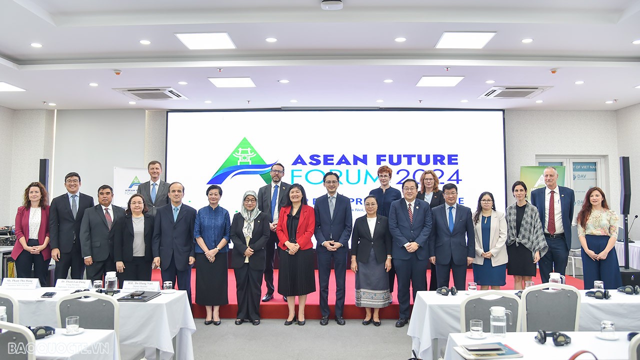 Ngày 1/4, Thứ trưởng Ngoại giao Đỗ Hùng Việt chủ trì họp báo về Diễn đàn Tương lai ASEAN 2024. (Ảnh: Anh Sơn) Ngày 1/4, Thứ trưởng Ngoại giao Đỗ Hùng Việt chủ trì họp báo về Diễn đàn Tương lai ASEAN 2024. (Ảnh: Anh Sơn)