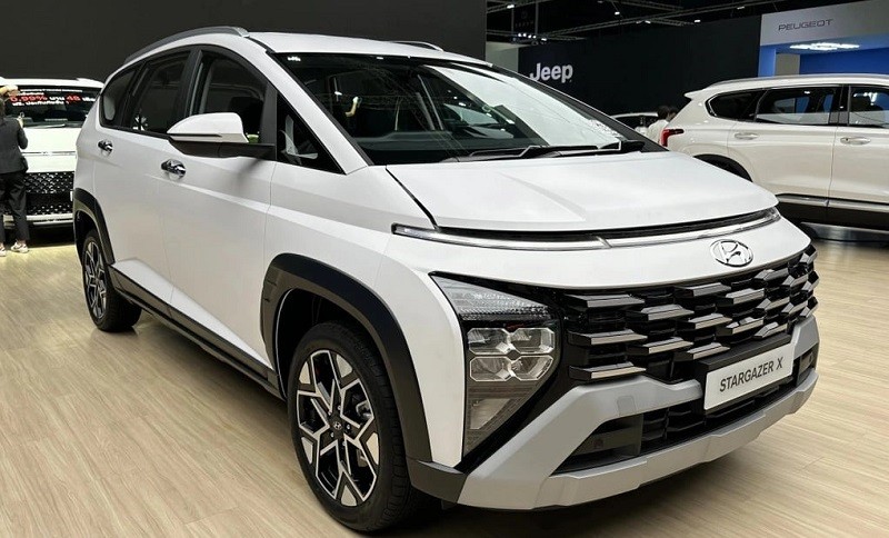 Hyundai Stargazer X được xem là biến thể nâng cấp của bản thường Hyundai Stargazer X được xem là biến thể nâng cấp của bản thường