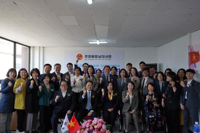 Thứ trưởng Ngoại giao Lê Thị Thu Hằng gặp gỡ cộng đồng người Việt tại Jeonbuk và Jeonam Gwang Ju, Hàn Quốc