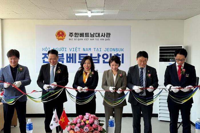 Thứ trưởng Ngoại giao Lê Thị Thu Hằng gặp gỡ cộng đồng người Việt tại Jeonbuk và Jeonam Gwang Ju, Hàn Quốc