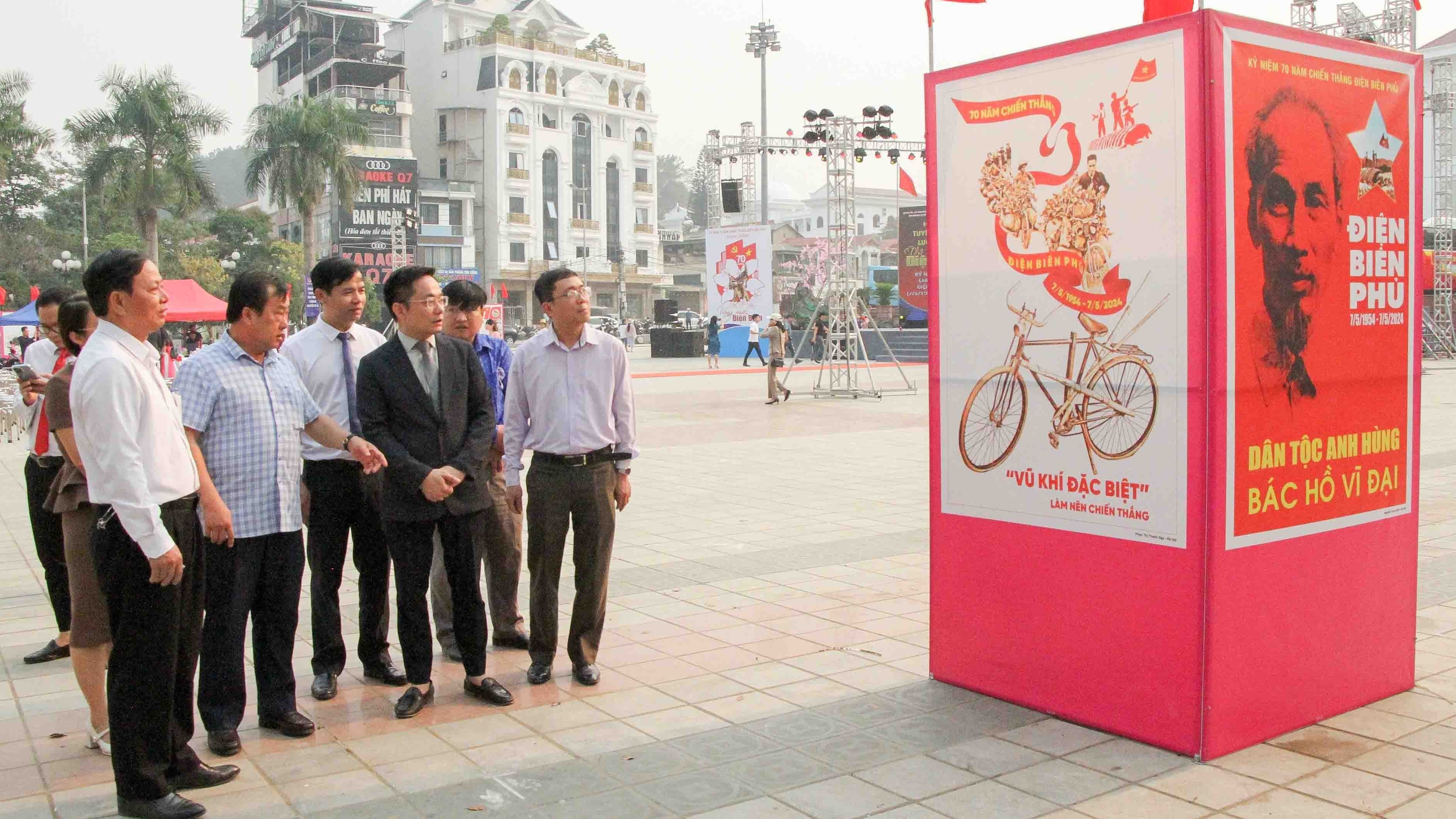 Triển lãm 70 bức tranh cổ động về chiến thắng Điện Biên Phủ