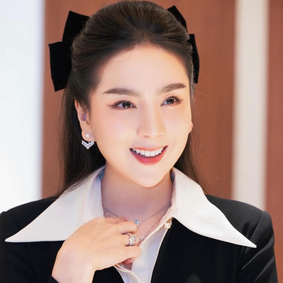 Nhan sắc MC Mai Ngọc