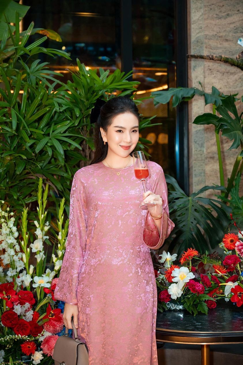 Nhan sắc MC Mai Ngọc