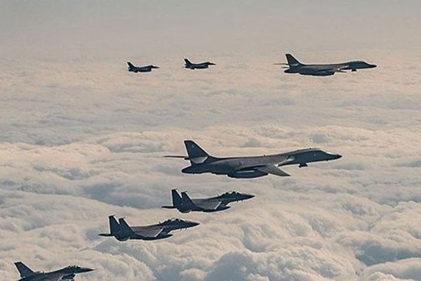 Vài giờ sau vụ Triều Tiên phóng tên lửa, Hàn-Mỹ-Nhật tập trận chung, các đặc phái viên 3 bên họp khẩn Vài giờ sau vụ Triều Tiên phóng tên lửa, Hàn-Mỹ-Nhật tập trận chung, các đặc phái viên 3 bên họp khẩn