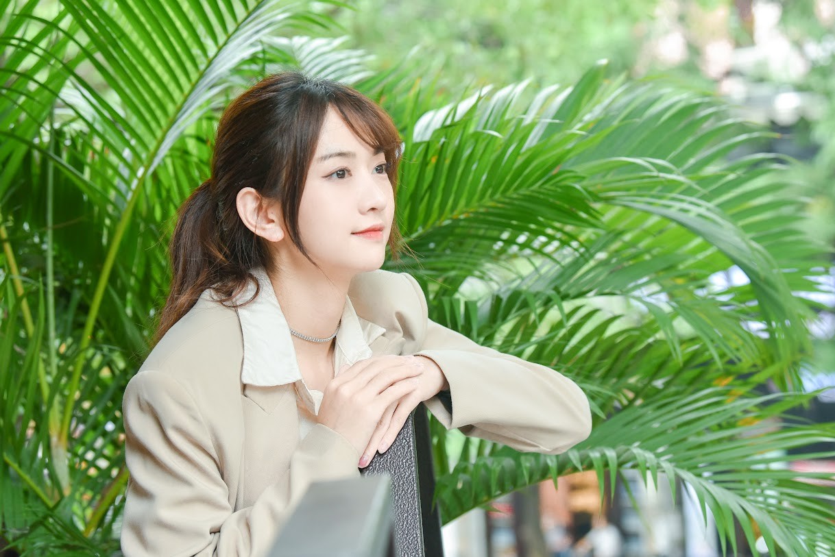 Thổn thức trước nhan sắc đời thường của Lê Bống phim 'Lỡ hẹn với ngày xanh'